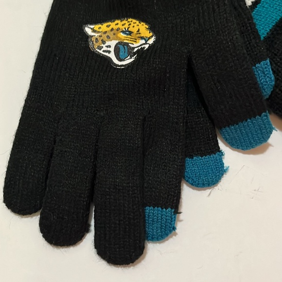 JACKSONVILLE JAGUAR AUTHENTIC NFL Ultra Game Winter Beanie Knit Hat with Gloves - Picture 6 of 6
